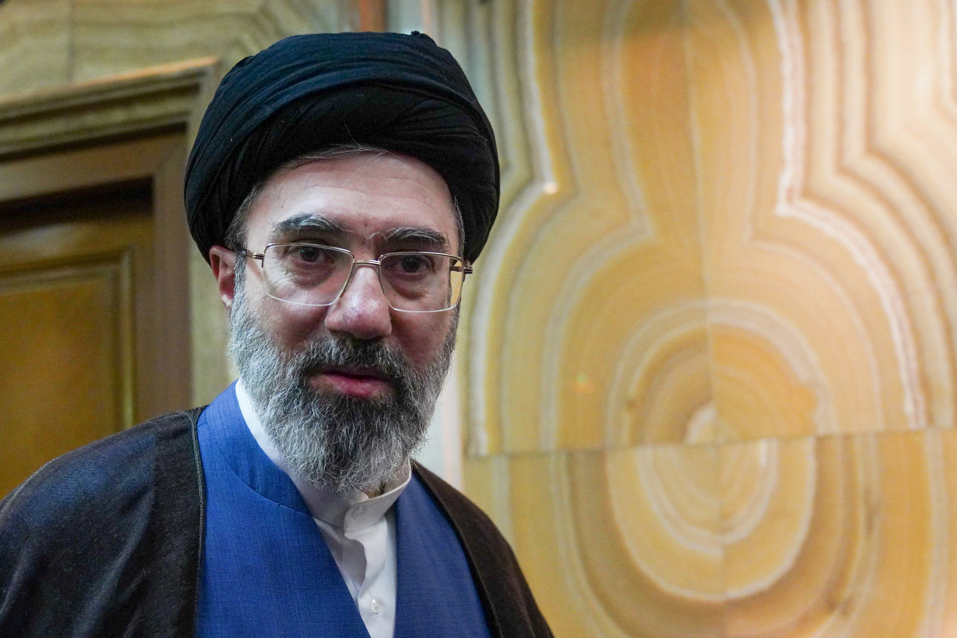 Após funeral de Khamenei, líder supremo do Irã diz que vingança é exigência que deve acontecer