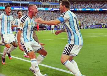 Argentina com um a mais bate Suíça e pega Inglaterra na semifinal da Copa