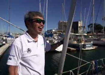 A história do navegador cego que decidiu cruzar o Pacífico sozinho em veleiro: 'o barco é mais seguro para mim do que a terra'