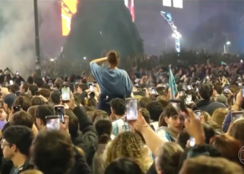 Multidão em Buenos Aires comemora classificação da Argentina à final da Copa