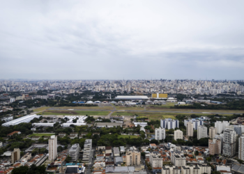 Aeroporto do Campo de Marte, em SP, estima mais do que dobrar voos até 2052; ruído é impasse