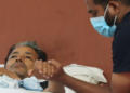 Polícia leva ativista a hospital após 20 dias de greve de fome na Índia