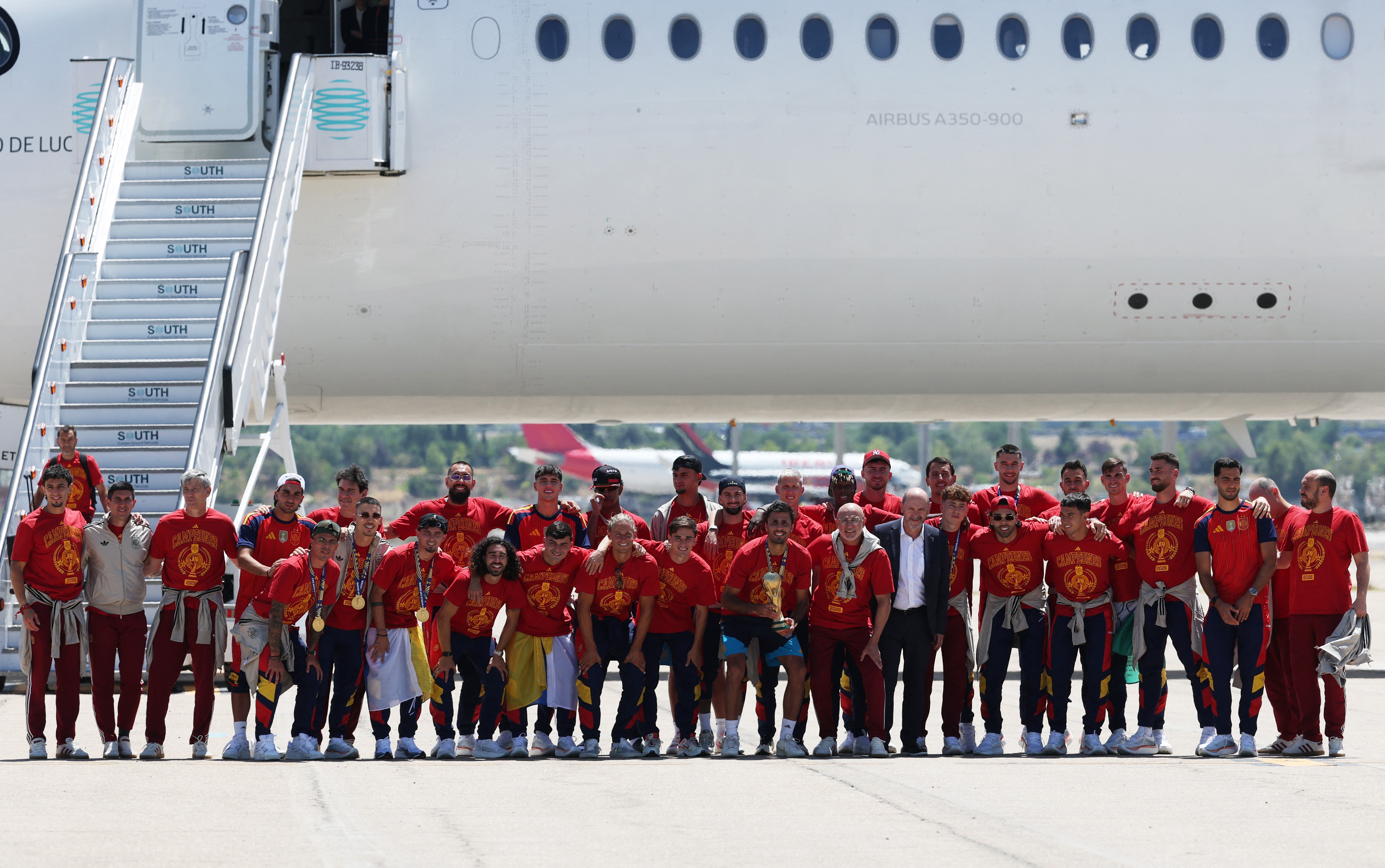 VÍDEO: seleção da Espanha chega a Madri após ser campeã na Copa do Mundo
