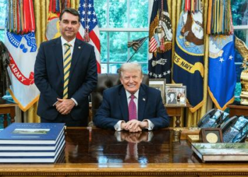Tarifaço de Trump joga água no chope da convenção de Flávio
