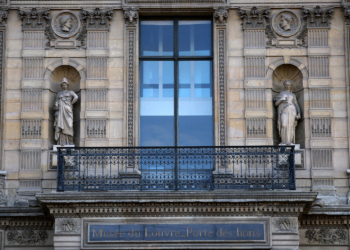 Novo diretor do Louvre anuncia reabertura de galeria saqueada por ladrões em outubro de 2025