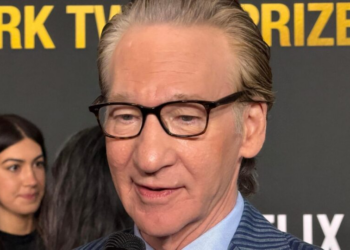 Por que Bill Maher, democrata de longa data, cogita votar em um candidato republicano