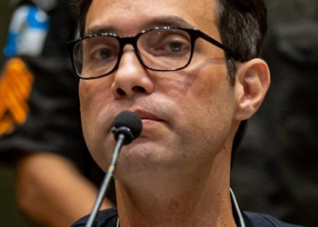 Caso Henry: Justiça suspende extração de dados de celular de Jairinho