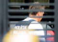 Polícia Civil não vê crime de Bolsonaro no episódio da arma apreendida em blitz, mas indicia segurança