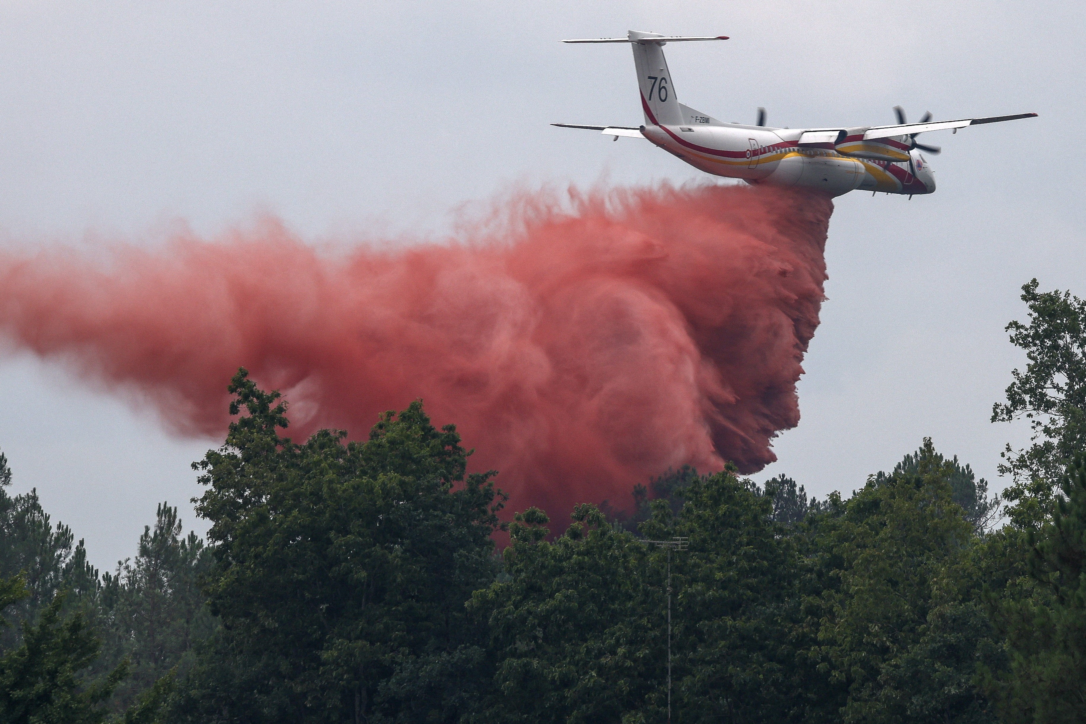 Incêndio devastador na França e na Espanha: fogo diminui, mas nova onda de calor preocupa