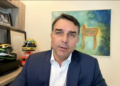 Flávio Bolsonaro diz que tentou ter vice mulher e que Alfredo Gaspar foi escolhido em cima da hora