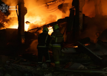 Rússia utilizou mísseis norte-coreanos em bombardeio que matou 6 pessoas, diz Zelensky