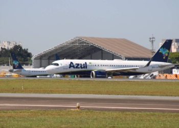 Azul reverte lucro e encerra 2º tri com prejuízo de R$ 1 bilhão após alta dos combustíveis