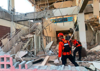 Terremoto de magnitude 7,7 deixa 2 mortos na Indonésia