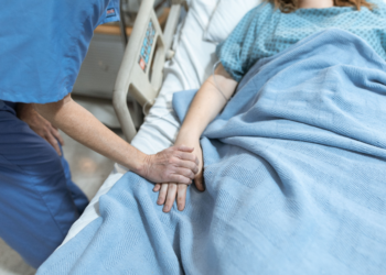 França promulga lei que permite assistência para morrer