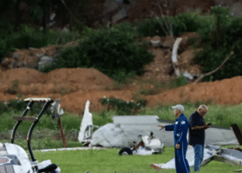 Piloto morre após avião bater em helicóptero da polícia durante voo nos EUA