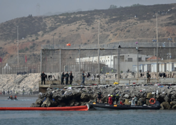 Sobe para 72 número de migrantes que morreram ao tentar entrar em Ceuta