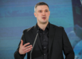 Zelensky precisa responder por corrupção no seu governo, diz ministro demitido na Ucrânia