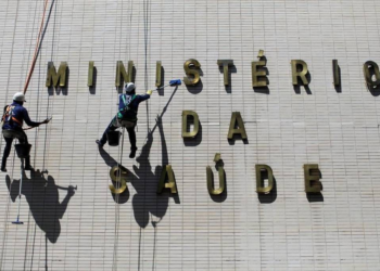 Investigação sobre Lulinha aponta três tentativas frustradas de fechar contrato no Ministério da Saúde