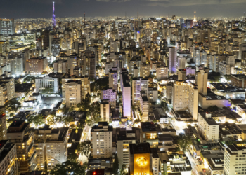 Ministério Público quer multa diária de R$ 100 mil a Nunes por contrato de iluminação considerado irregular