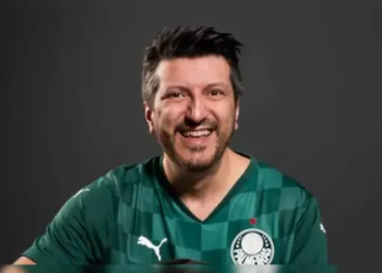 Influenciador e piloto Lito Sousa recebe homenagem no Mini Mundo, em Gramado