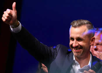 Após vitória histórica em eleições regionais, direita radical alemã busca apoio para formar governo na Saxônia