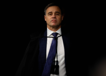 Decisão de Mendonça para afastar chefe da PF é criticada por especialistas