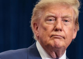 Aprovação de Trump permanece em 33%; democratas estão mais animados com eleições de meio de mandato, diz Reuters/Ipsos
