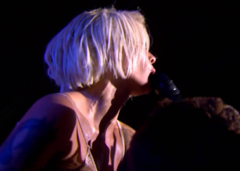 Em show performático e teatral, Halsey debuta no palco Mundo do Rock in Rio