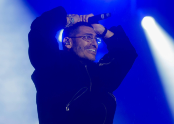 Criolo prova que seu rap, rico e incisivo, não envelheceu em nada no Coala Festival