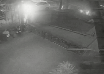 Jovem tem tímpano perfurado e namorada perde cabelo após bomba em bar de GO