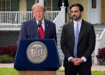 Trump minimiza boicote de redes de TV nos EUA: 'Olhe toda essa imprensa aqui'