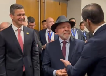 É #FAKE que vídeo mostre presidente do Paraguai agradecendo a Lula por empresas deixarem o Brasil