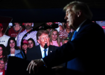 Trump sugere 'sacrificar Los Angeles ou San Diego' em guerra contra o Irã; Oposição critica: 'Perturbado, boca maldita'