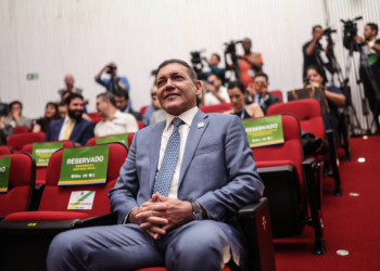 Kassio libera propagandas da campanha de Flávio que associam Lula a Moraes, caso INSS e cassinos ilegais