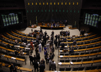 Com apenas 2,8% do total, voto direto na legenda para a Câmara é o menor desde 1998