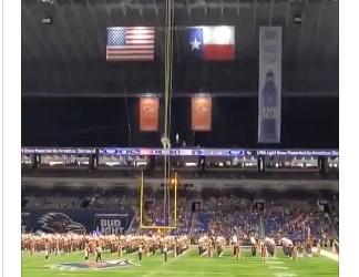 Militar da Força Aérea dos EUA morre após cair de rapel em jogo de futebol americano no Texas