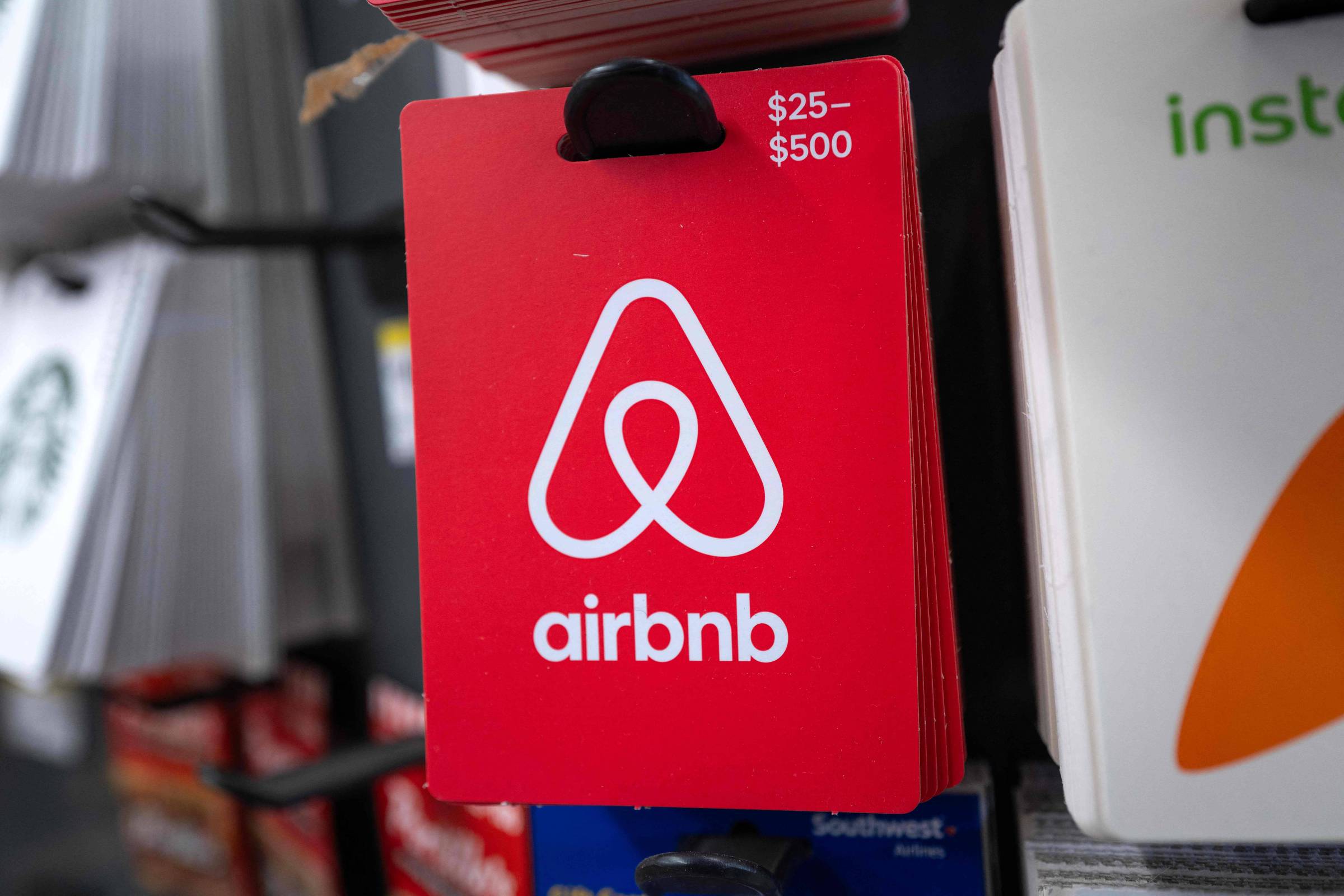 Airbnb proíbe exigir louça lavada, e anfitriões relatam perrengues; entenda as novas regras