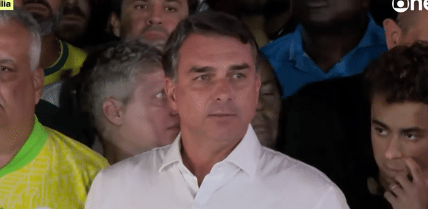 Casado: Flávio Bolsonaro dá o tom de como será defesa de sua fuga do Brasil