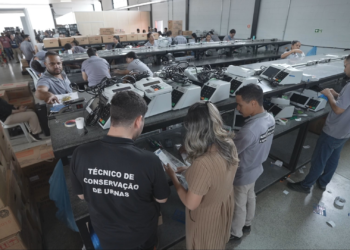 Quase 1 milhão de brasileiros que vivem no exterior foram às urnas; veja como foi o domingo de votação pelo mundo