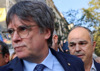 Justiça revoga mandado de prisão de líder separatista catalão, que pode voltar à Espanha nove anos após ter deixado país